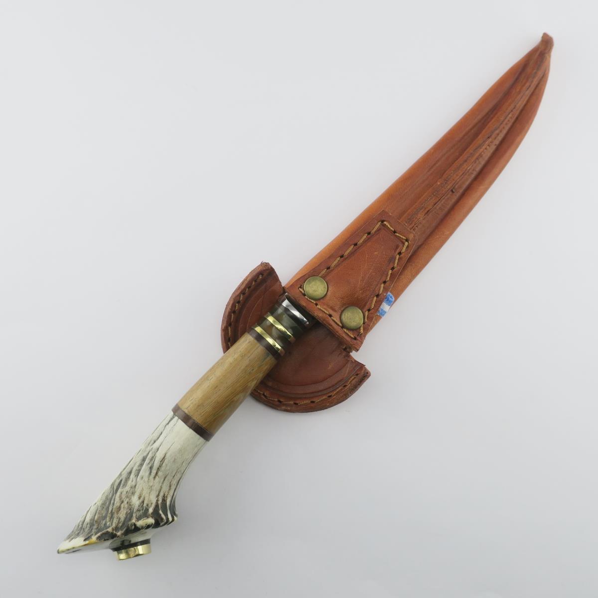 Deer knife with a stainless steel blade and an authentic antler handle, complete with a custom leather sheath. Perfect for collectors and outdoor enthusiasts.